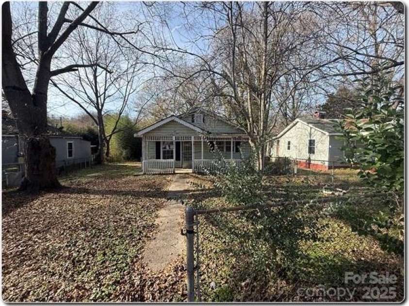 515 Maple Street, Dallas, NC 28034.  MLS# CAR4327913, YatesRealty ID 7041. 