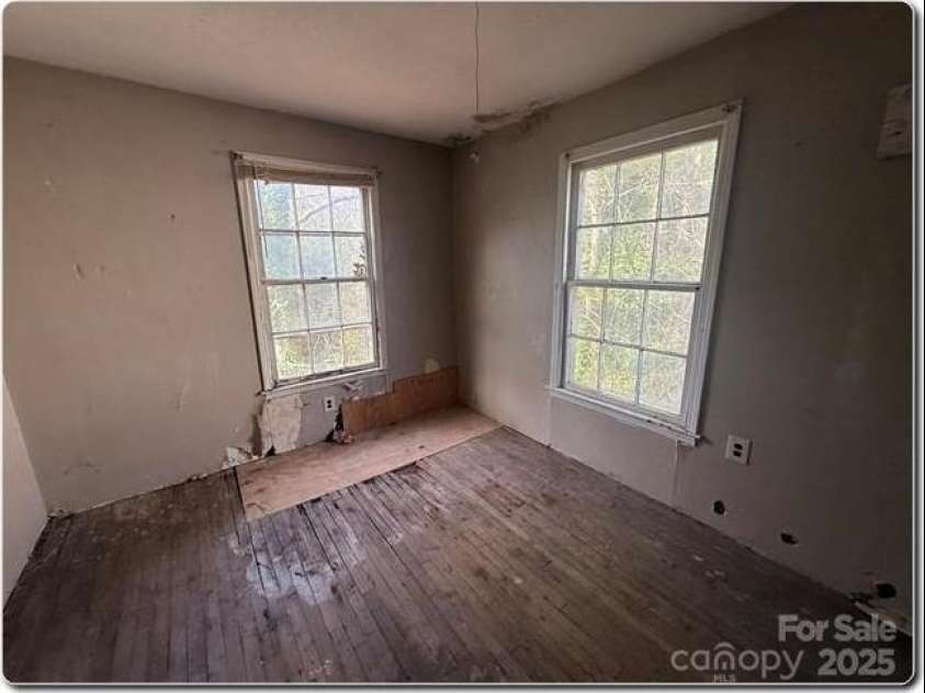 515 Maple Street, Dallas, NC 28034.  MLS# CAR4327913, YatesRealty ID 7041. 