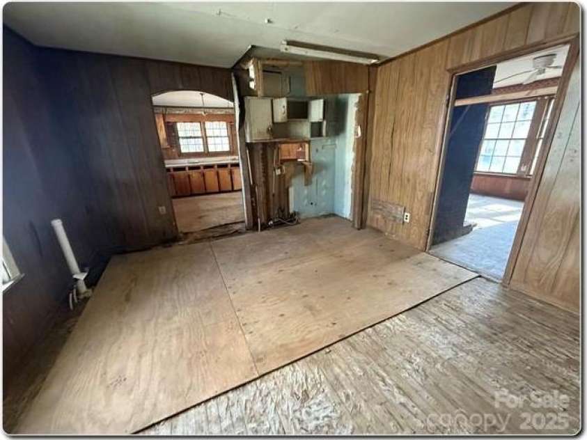 515 Maple Street, Dallas, NC 28034.  MLS# CAR4327913, YatesRealty ID 7041. 