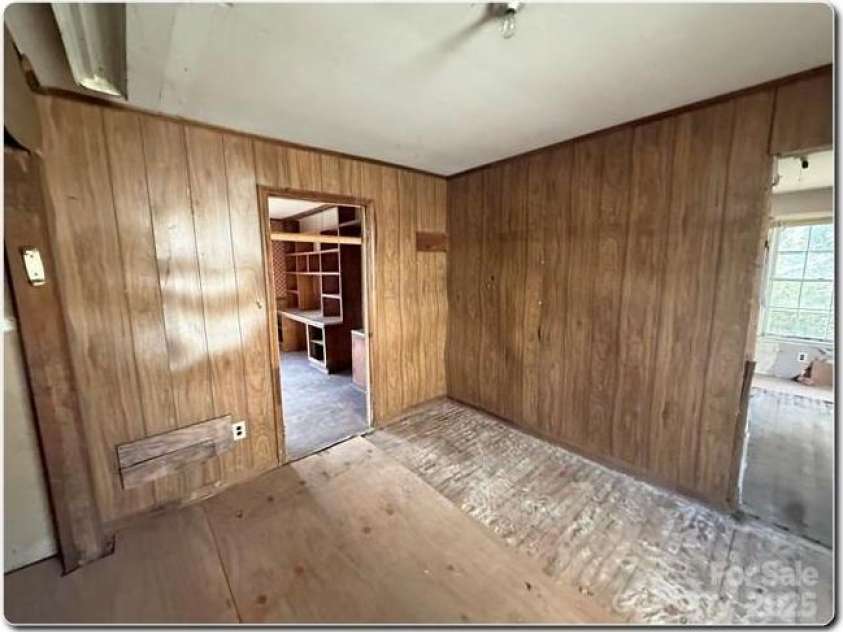 515 Maple Street, Dallas, NC 28034.  MLS# CAR4327913, YatesRealty ID 7041. 