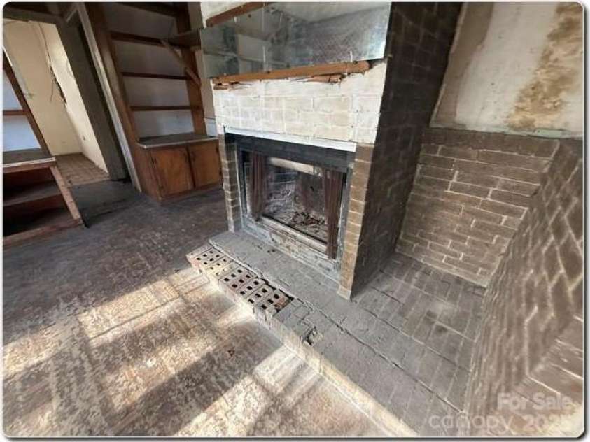 515 Maple Street, Dallas, NC 28034.  MLS# CAR4327913, YatesRealty ID 7041. 