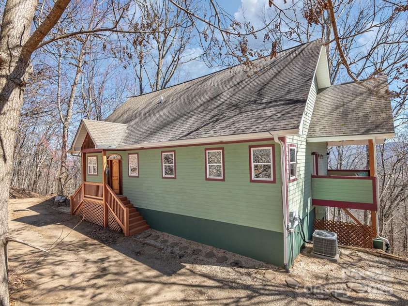 72 Wildflower Mountain Trail, Candler, NC 28715.  MLS# CAR4216852, YatesRealty ID 7043. Level driveway for easy access