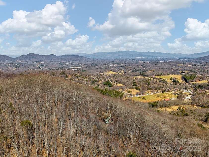 72 Wildflower Mountain Trail, Candler, NC 28715.  MLS# CAR4216852, YatesRealty ID 7043. Perched in a picturesque mountain setting