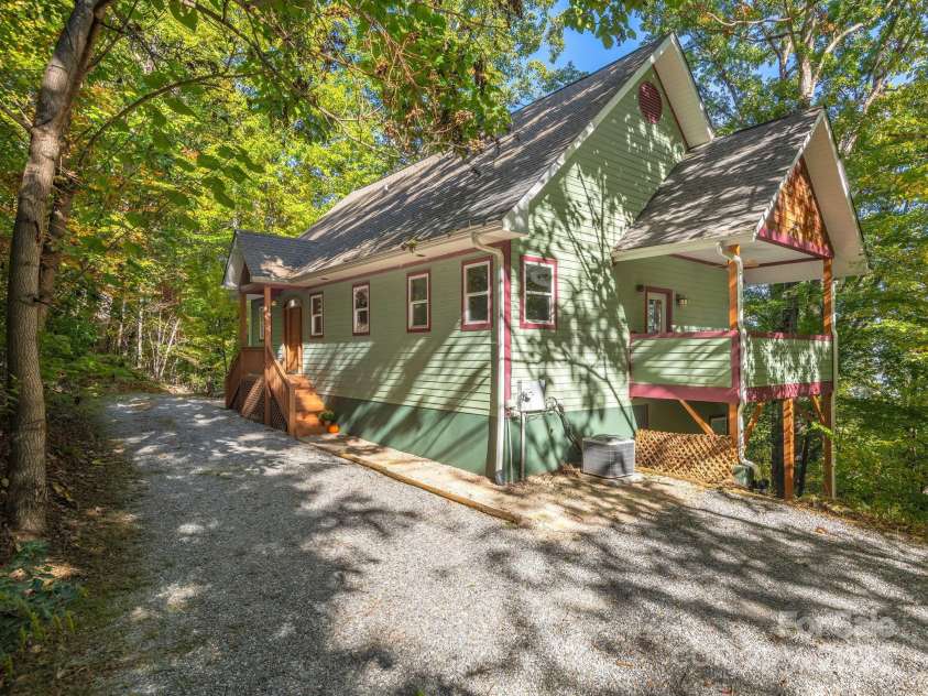72 Wildflower Mountain Trail, Candler, NC 28715.  MLS# CAR4313051, YatesRealty ID 7043. Idyllic Custom Built Mountain Retreat In Full Fall Splendor! Winter Long Range Mountain Views, Level Driveway, Multiple Outdoor Living Areas, And Primary Suite On Main Level!