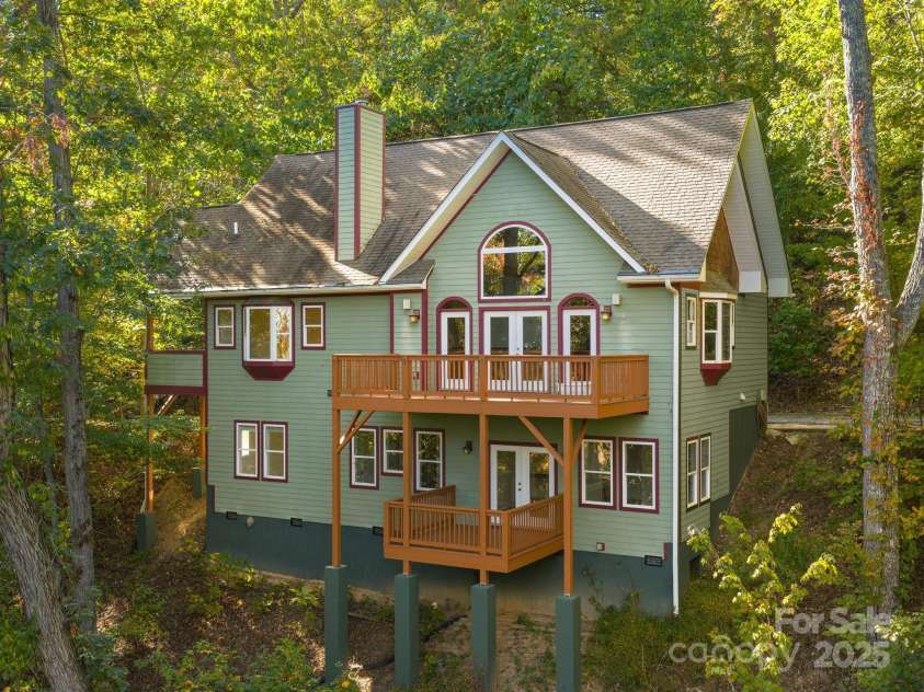 72 Wildflower Mountain Trail, Candler, NC 28715.  MLS# CAR4313051, YatesRealty ID 7043. PERFECT PRIVATE PARADISE! Spacious & Private Outdoor Living Space With Foliage-Filled Mountain Views!