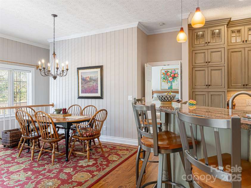8 Hickory Ridge, Fletcher, NC 28732.  MLS# CAR4247492, YatesRealty ID 7046. Cozy Breakfast nook