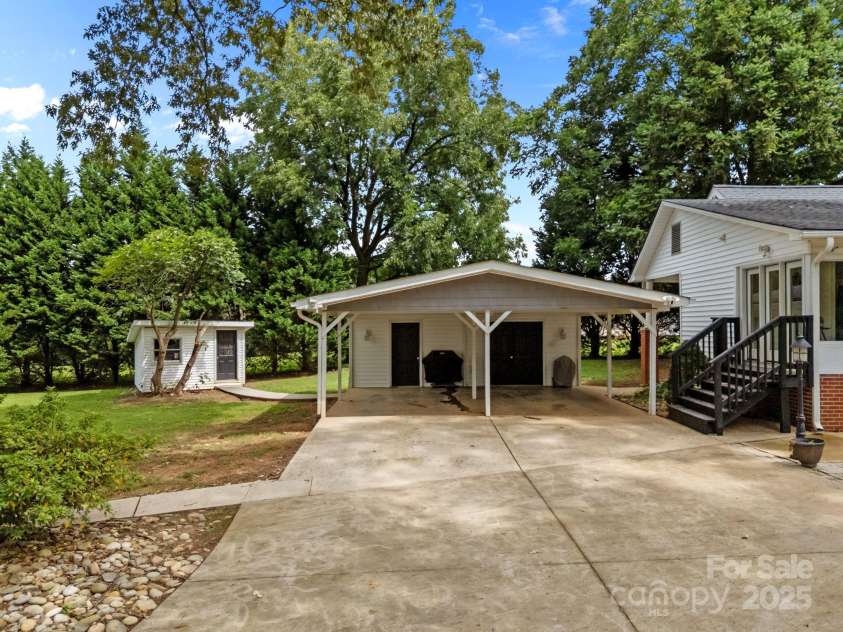 8900 Old Concord Road, Salisbury, NC 28146.  MLS# CAR4295325, YatesRealty ID 7046. 