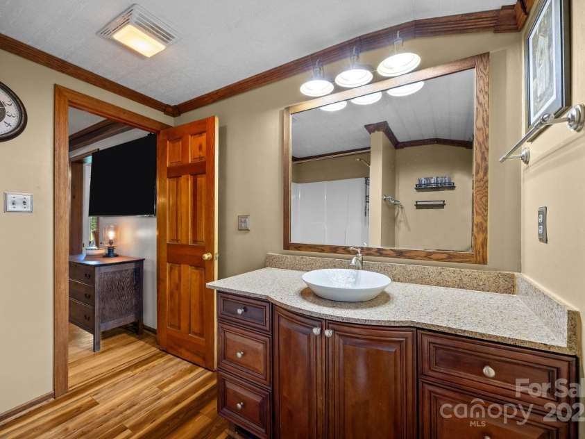8900 Old Concord Road, Salisbury, NC 28146.  MLS# CAR4295325, YatesRealty ID 7046. Main level full bathroom