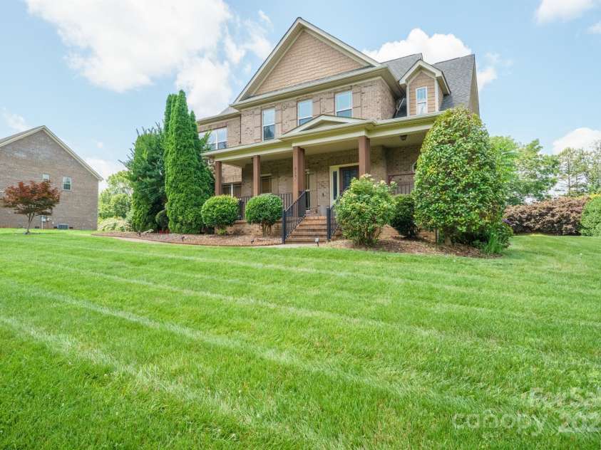 8137 Caliterra Drive, Charlotte, NC 28227.  MLS# CAR4270266, YatesRealty ID 7047. 