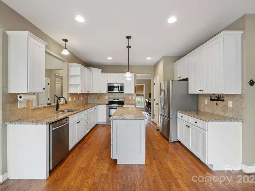 8137 Caliterra Drive, Charlotte, NC 28227.  MLS# CAR4270266, YatesRealty ID 7047. 