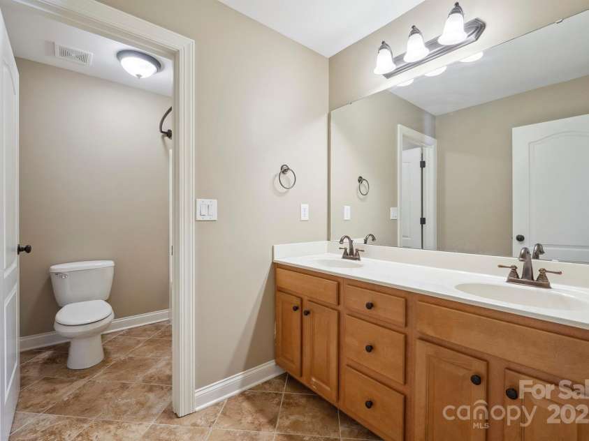 8137 Caliterra Drive, Charlotte, NC 28227.  MLS# CAR4270266, YatesRealty ID 7047. 