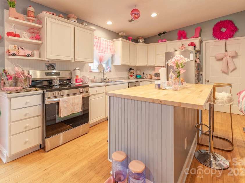 26 Sugar Hill Drive, Weaverville, NC 28787.  MLS# CAR4197963, YatesRealty ID 7050. 