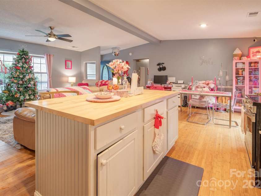 26 Sugar Hill Drive, Weaverville, NC 28787.  MLS# CAR4197963, YatesRealty ID 7050. 