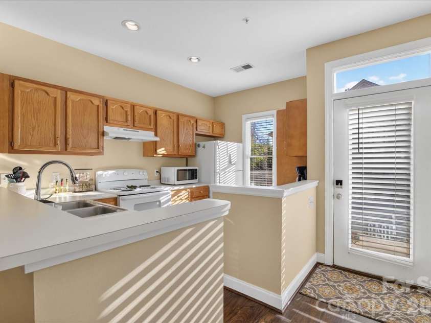 1049 Park West Drive, Charlotte, NC 28209.  MLS# CAR4335923, YatesRealty ID 7052. 