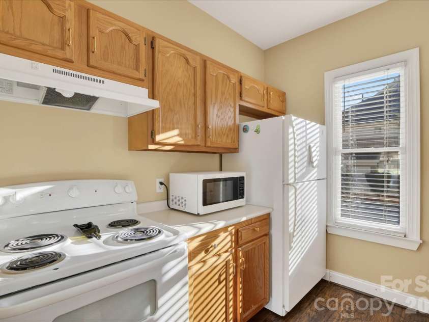 1049 Park West Drive, Charlotte, NC 28209.  MLS# CAR4335923, YatesRealty ID 7052. 