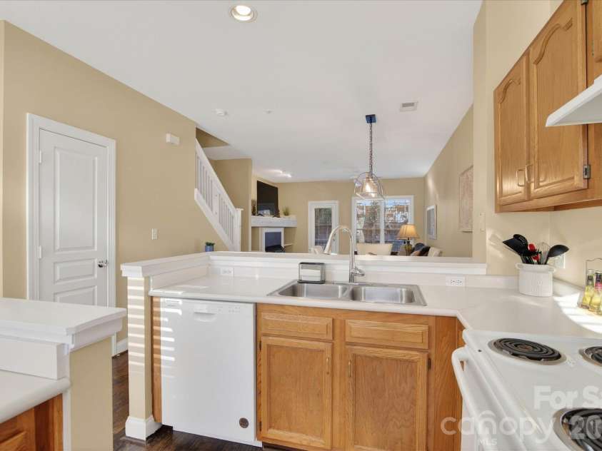 1049 Park West Drive, Charlotte, NC 28209.  MLS# CAR4335923, YatesRealty ID 7052. 