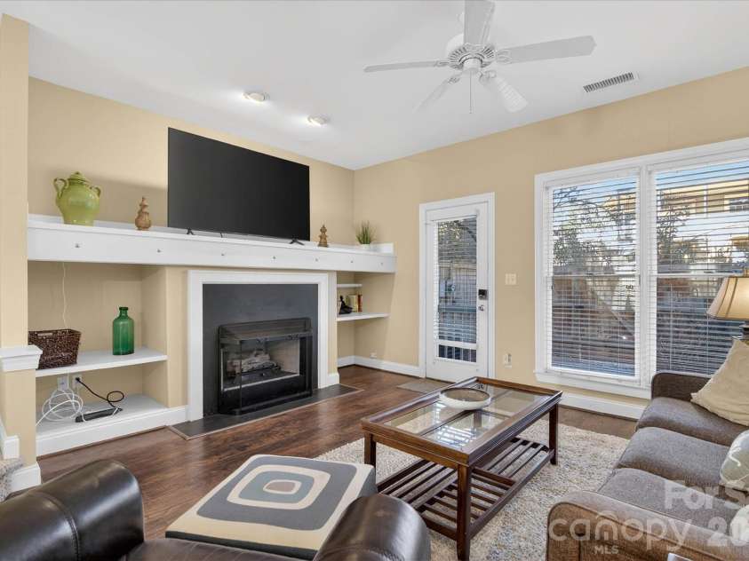1049 Park West Drive, Charlotte, NC 28209.  MLS# CAR4335923, YatesRealty ID 7052. 