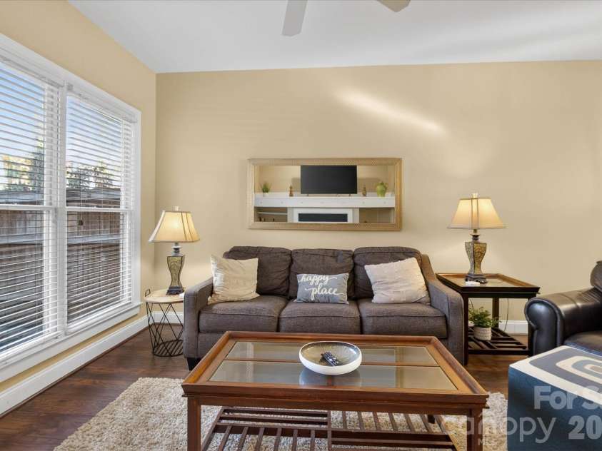1049 Park West Drive, Charlotte, NC 28209.  MLS# CAR4335923, YatesRealty ID 7052. 