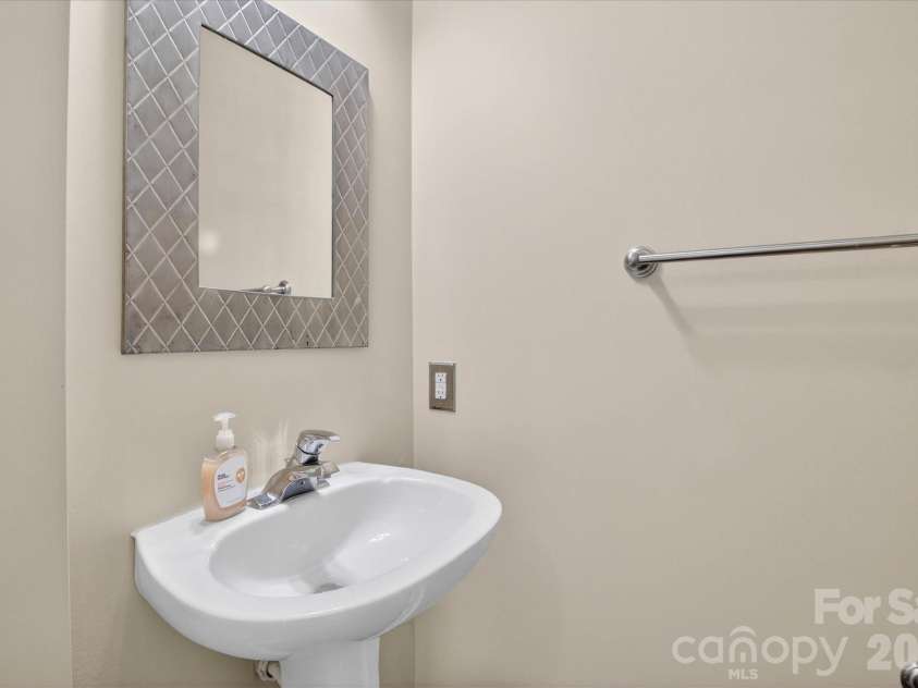 1049 Park West Drive, Charlotte, NC 28209.  MLS# CAR4335923, YatesRealty ID 7052. 