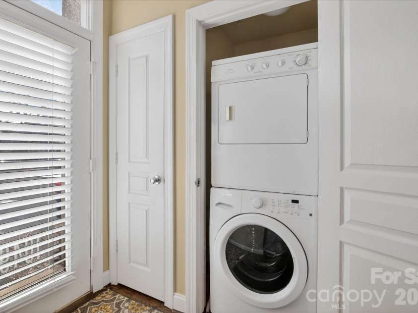 1049 Park West Drive, Charlotte, NC 28209.  MLS# CAR4335923, YatesRealty ID 7052. 