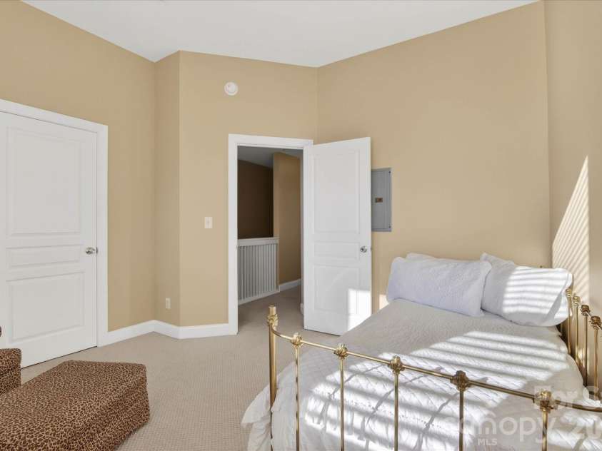 1049 Park West Drive, Charlotte, NC 28209.  MLS# CAR4335923, YatesRealty ID 7052. 