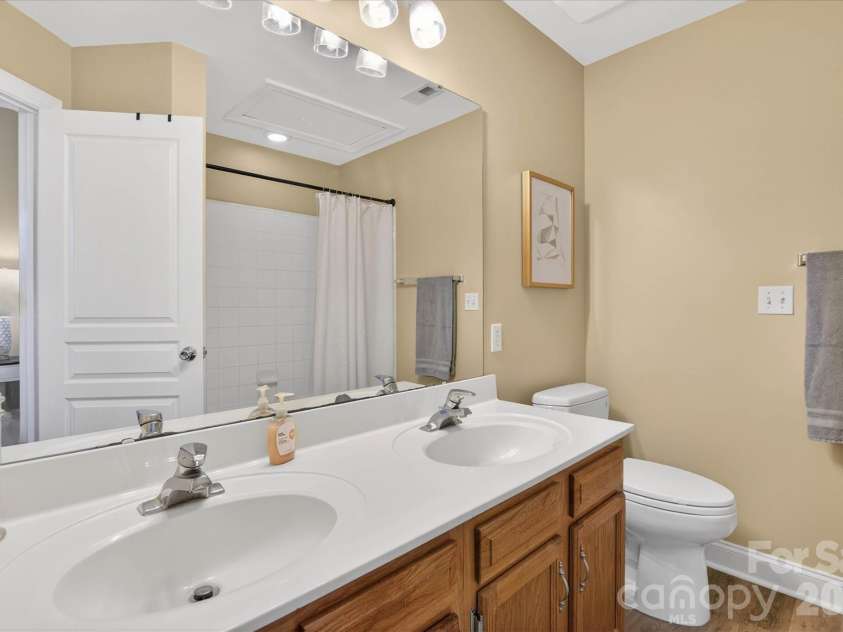 1049 Park West Drive, Charlotte, NC 28209.  MLS# CAR4335923, YatesRealty ID 7052. 