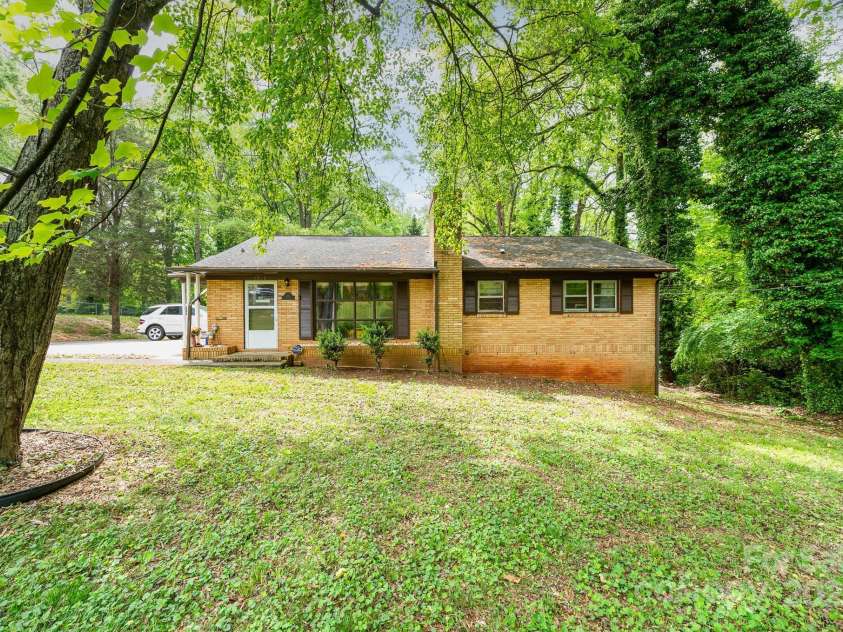 1212 Broad Street, Statesville, NC 28677.  MLS# CAR4238910, YatesRealty ID 7052. 