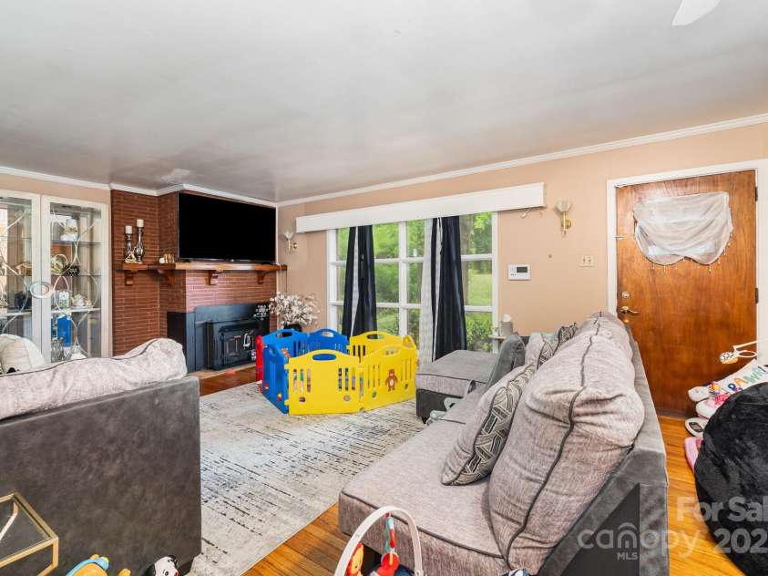 1212 Broad Street, Statesville, NC 28677.  MLS# CAR4238910, YatesRealty ID 7052. 