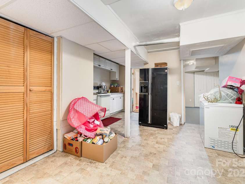 1212 Broad Street, Statesville, NC 28677.  MLS# CAR4238910, YatesRealty ID 7052. 