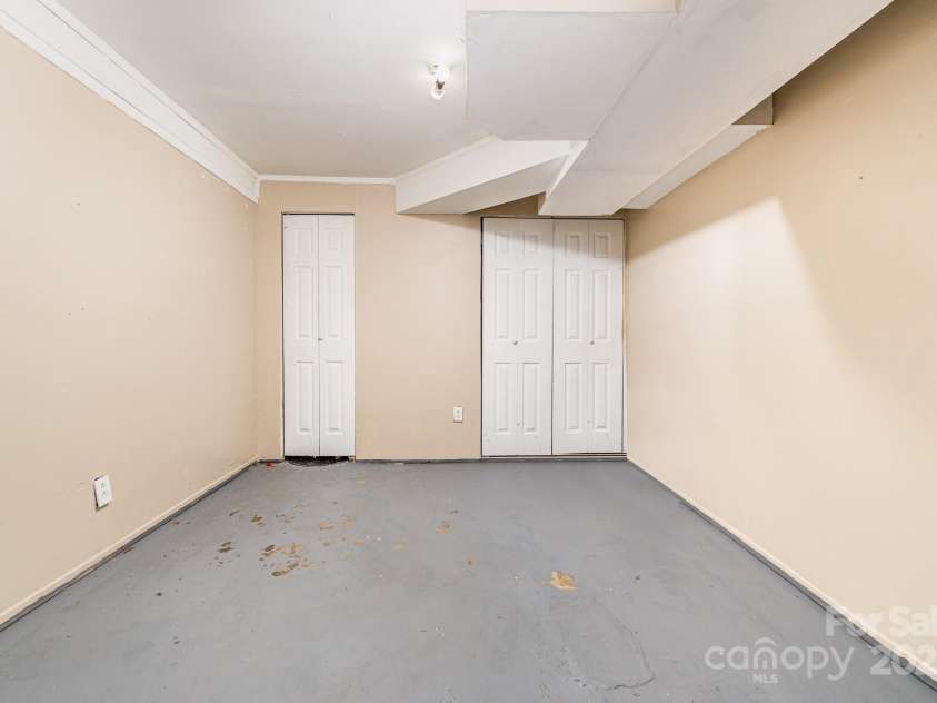 1212 Broad Street, Statesville, NC 28677.  MLS# CAR4238910, YatesRealty ID 7052. 