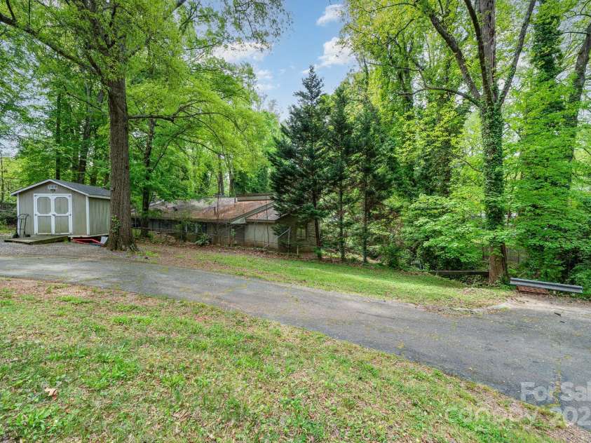 1212 Broad Street, Statesville, NC 28677.  MLS# CAR4238910, YatesRealty ID 7052. 