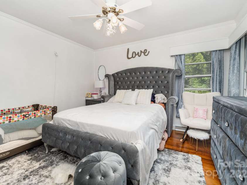 1212 Broad Street, Statesville, NC 28677.  MLS# CAR4238910, YatesRealty ID 7052. 