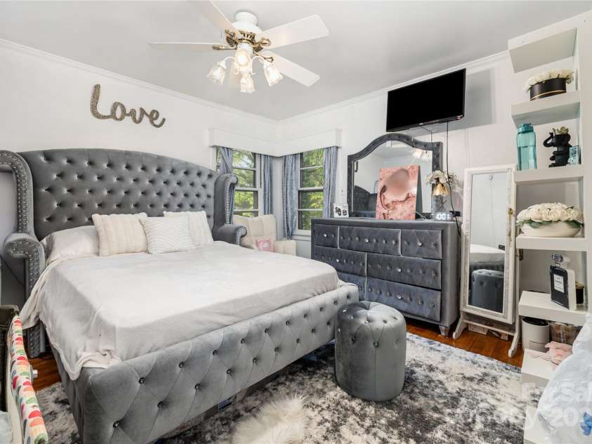 1212 Broad Street, Statesville, NC 28677.  MLS# CAR4238910, YatesRealty ID 7052. 