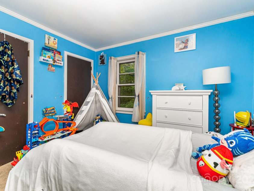 1212 Broad Street, Statesville, NC 28677.  MLS# CAR4238910, YatesRealty ID 7052. 