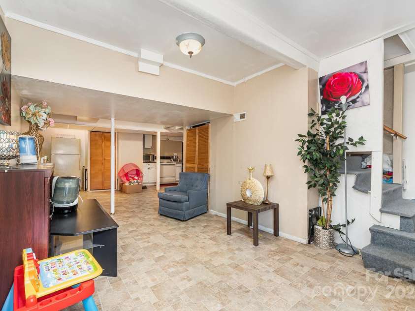 1212 Broad Street, Statesville, NC 28677.  MLS# CAR4238910, YatesRealty ID 7052. 