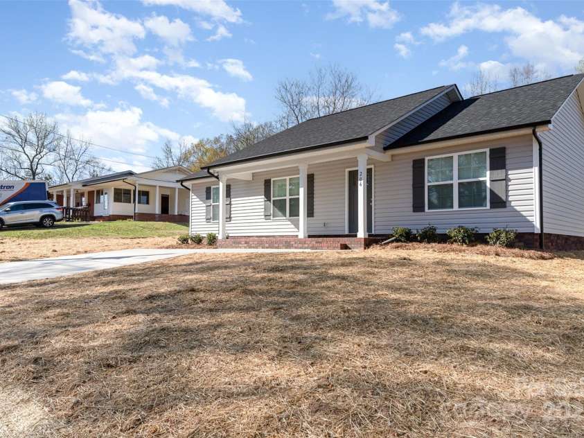 206 19th Street, Kannapolis, NC 28081.  MLS# CAR4240189, YatesRealty ID 7054. 