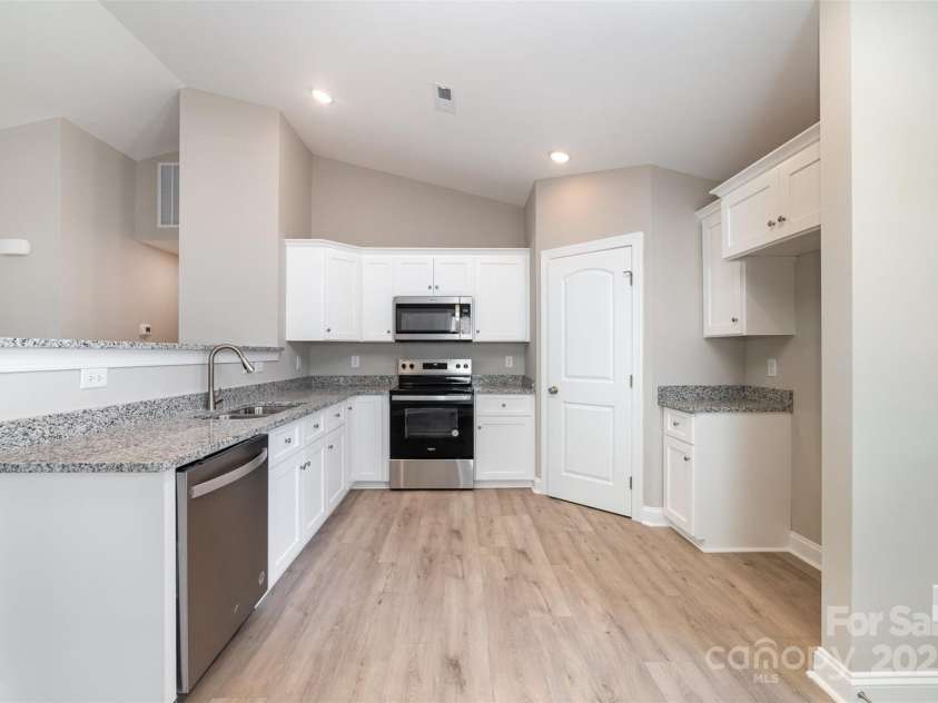 206 19th Street, Kannapolis, NC 28081.  MLS# CAR4240189, YatesRealty ID 7054. 