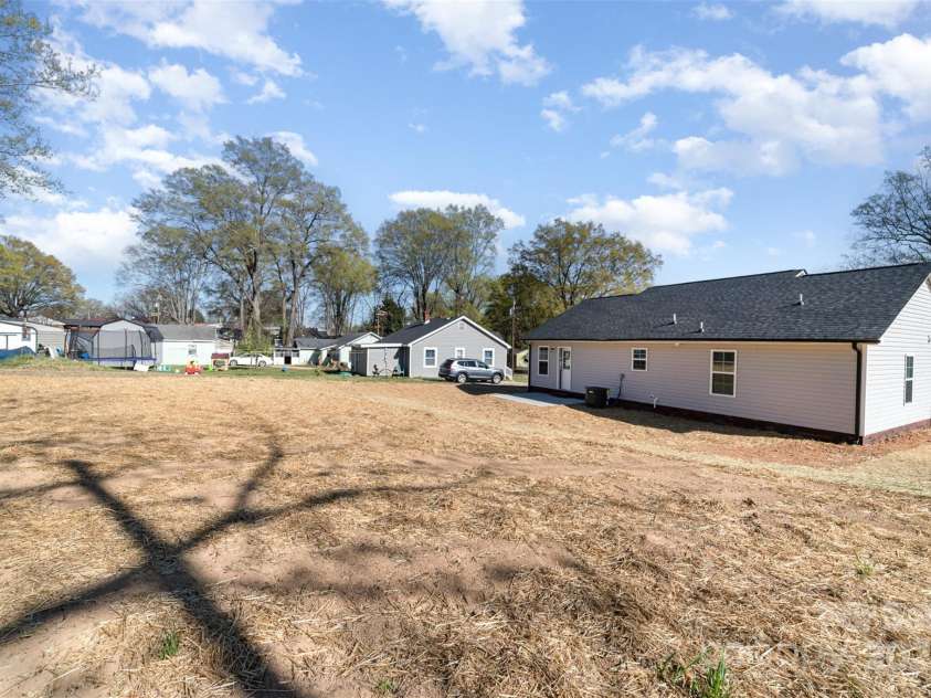 206 19th Street, Kannapolis, NC 28081.  MLS# CAR4240189, YatesRealty ID 7054. 