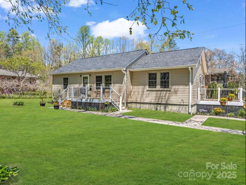 565 Nicholson Creek Road, Brevard, NC 28712.  MLS# CAR4247308, YatesRealty ID 7058. 