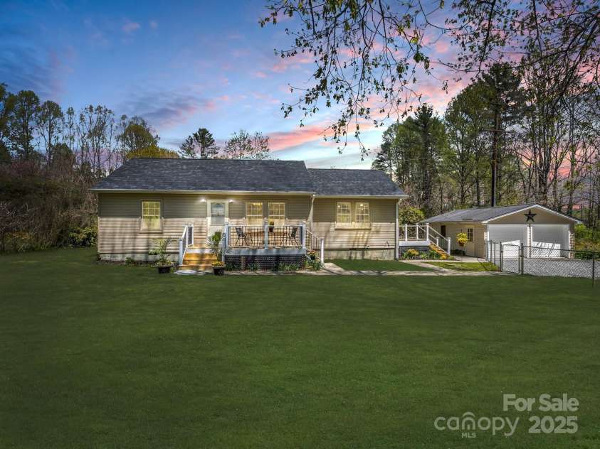 565 Nicholson Creek Road, Brevard, NC 28712.  MLS# CAR4247308, YatesRealty ID 7058. 