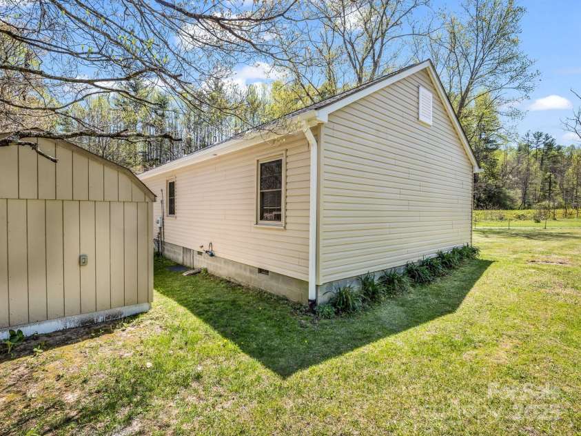 565 Nicholson Creek Road, Brevard, NC 28712.  MLS# CAR4247308, YatesRealty ID 7058. 