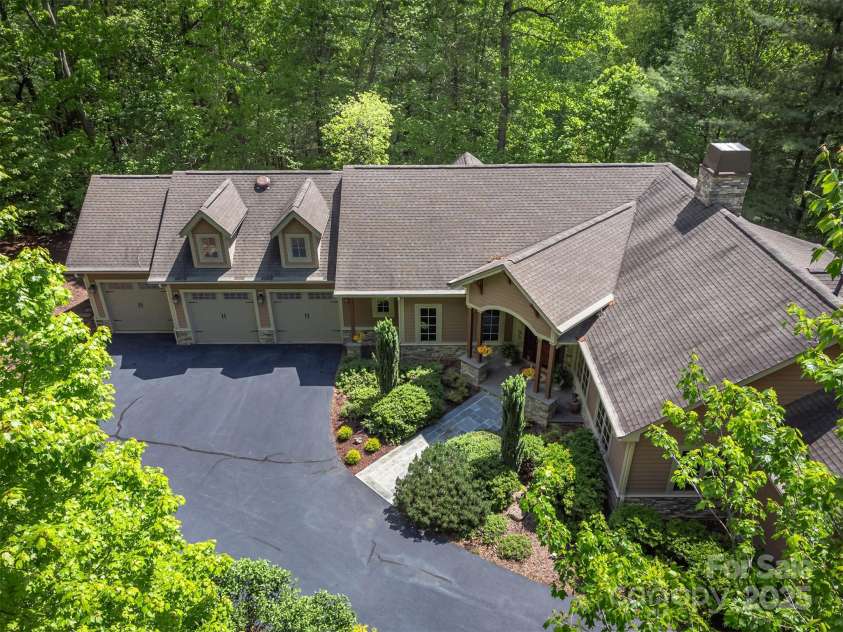 168 Chattooga Run, Hendersonville, NC 28739.  MLS# CAR4250934, YatesRealty ID 706. 168 Chattooga—well-maintained and filled with memories