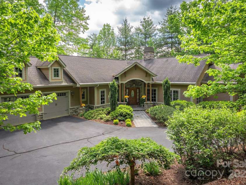 168 Chattooga Run, Hendersonville, NC 28739.  MLS# CAR4250934, YatesRealty ID 706. Cozy, private lot just minutes from it all! 