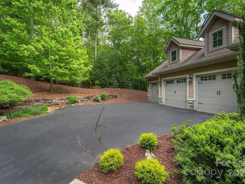 168 Chattooga Run, Hendersonville, NC 28739.  MLS# CAR4250934, YatesRealty ID 706. Enjoy a beautifully landscaped yard, perfect for outdoor living