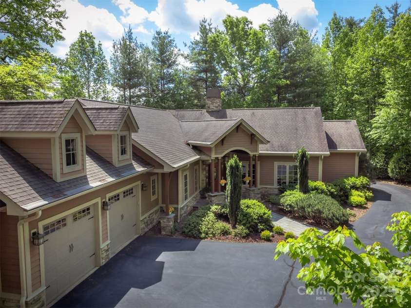 168 Chattooga Run, Hendersonville, NC 28739.  MLS# CAR4250934, YatesRealty ID 706. Gorgeous 3,604 Sf home in Champion Hills! 