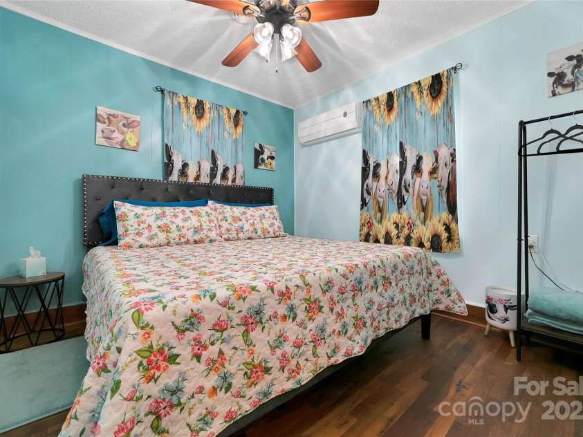 626 Fairview Loop, Hot Springs, NC 28743.  MLS# CAR4302454, YatesRealty ID 706. The front bedroom suite boasts its king bed with plenty of space to move around. The entire suite is adorned with adorable heifers at every turn!