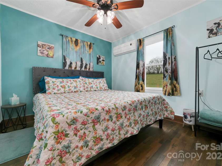 626 Fairview Loop, Hot Springs, NC 28743.  MLS# CAR4302454, YatesRealty ID 706. The front bedroom suite boasts its king bed with plenty of space to move around. The entire suite is adorned with adorable heifers at every turn!