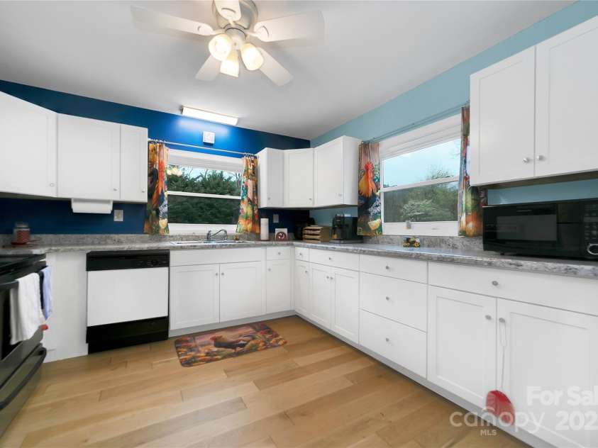 626 Fairview Loop, Hot Springs, NC 28743.  MLS# CAR4302454, YatesRealty ID 706. The kitchen is well appointed with appliances and looks out to a lot of green outside!