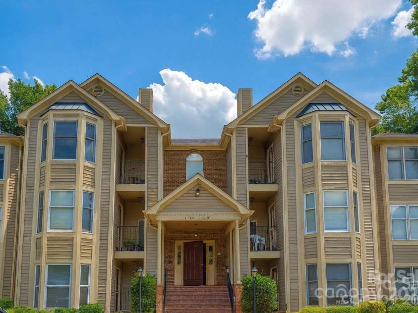 6234 Rosecroft Drive, Charlotte, NC 28215.  MLS# CAR4325502, YatesRealty ID 7061. 