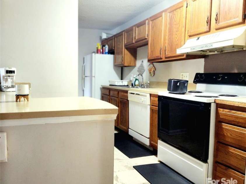 6234 Rosecroft Drive, Charlotte, NC 28215.  MLS# CAR4325502, YatesRealty ID 7061. 